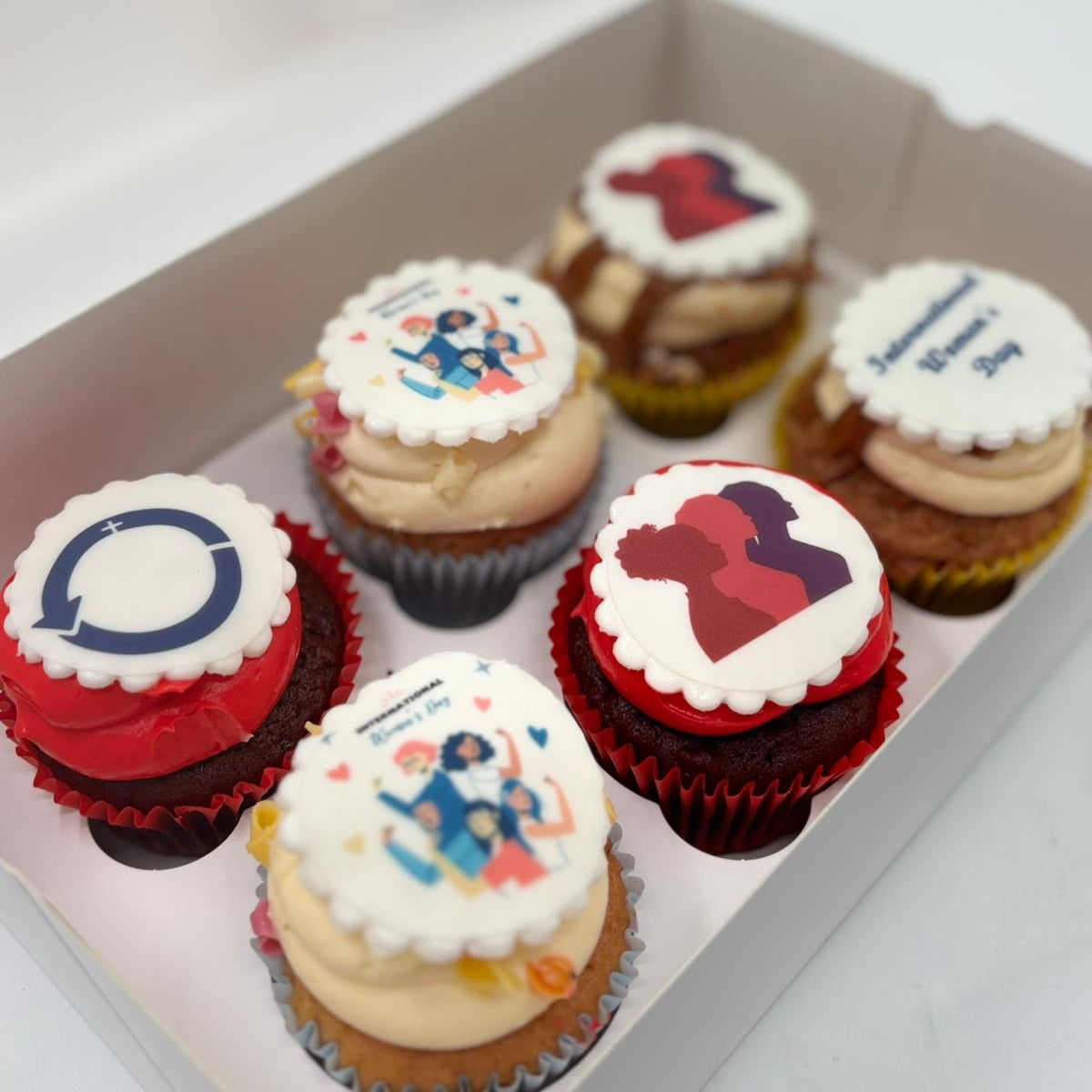 Box of 6 Cupcakes with Branding or a Message
